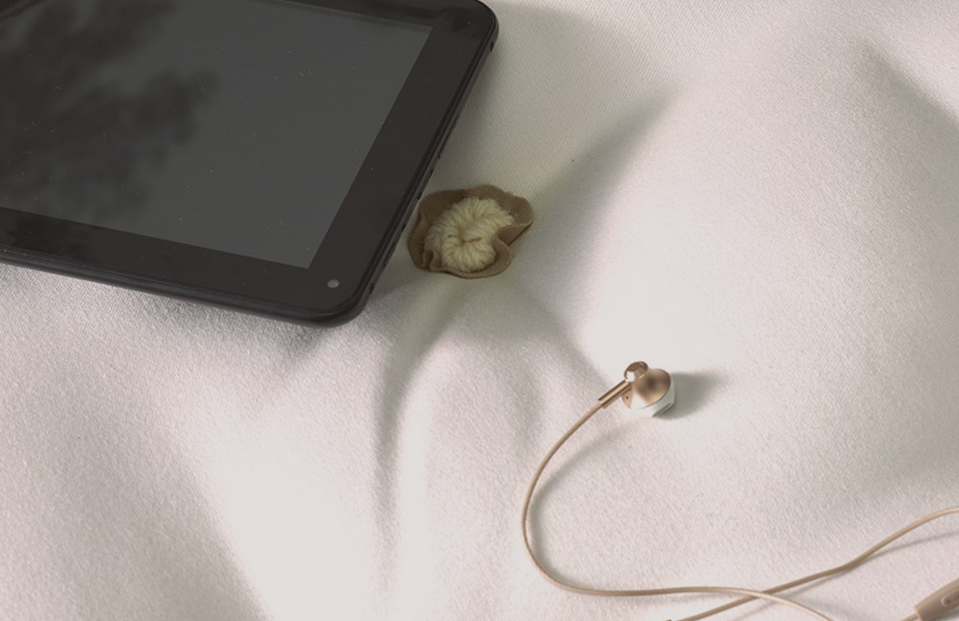 Rose Gold Headphones and Kindle on Vispring Beds