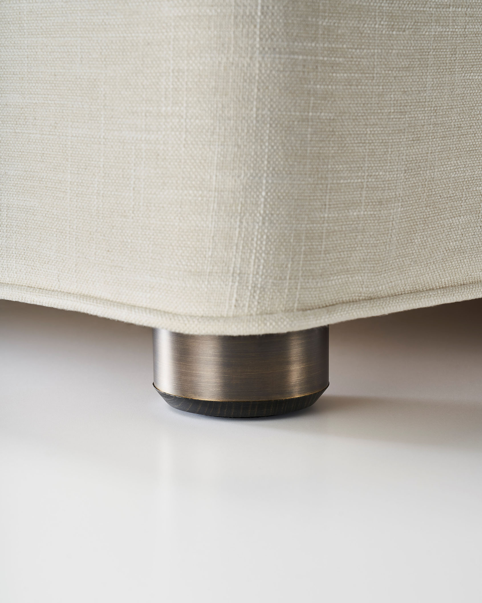 B2 Metal Bun Foot Leg
