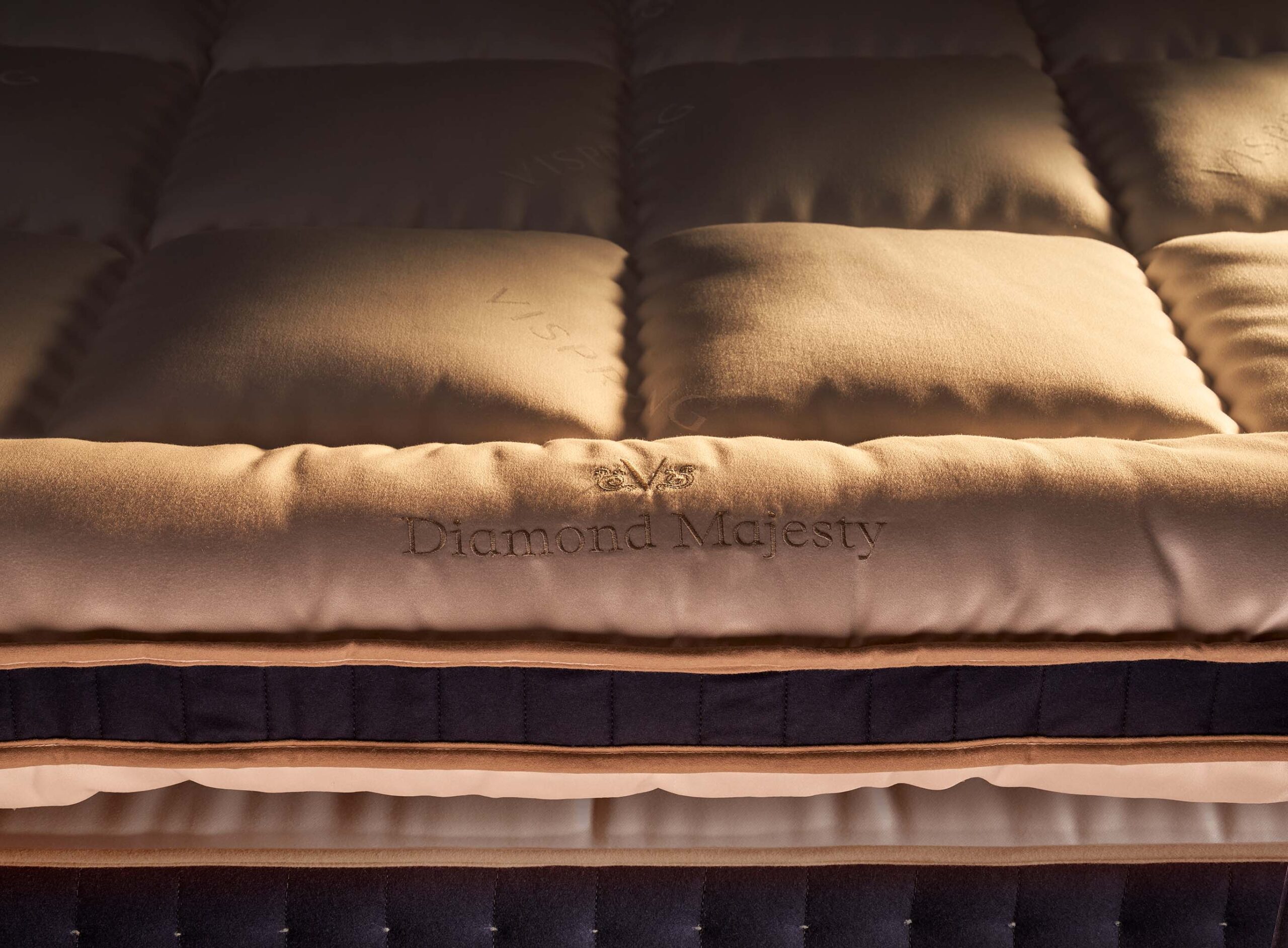  The Diamond Majesty Topper