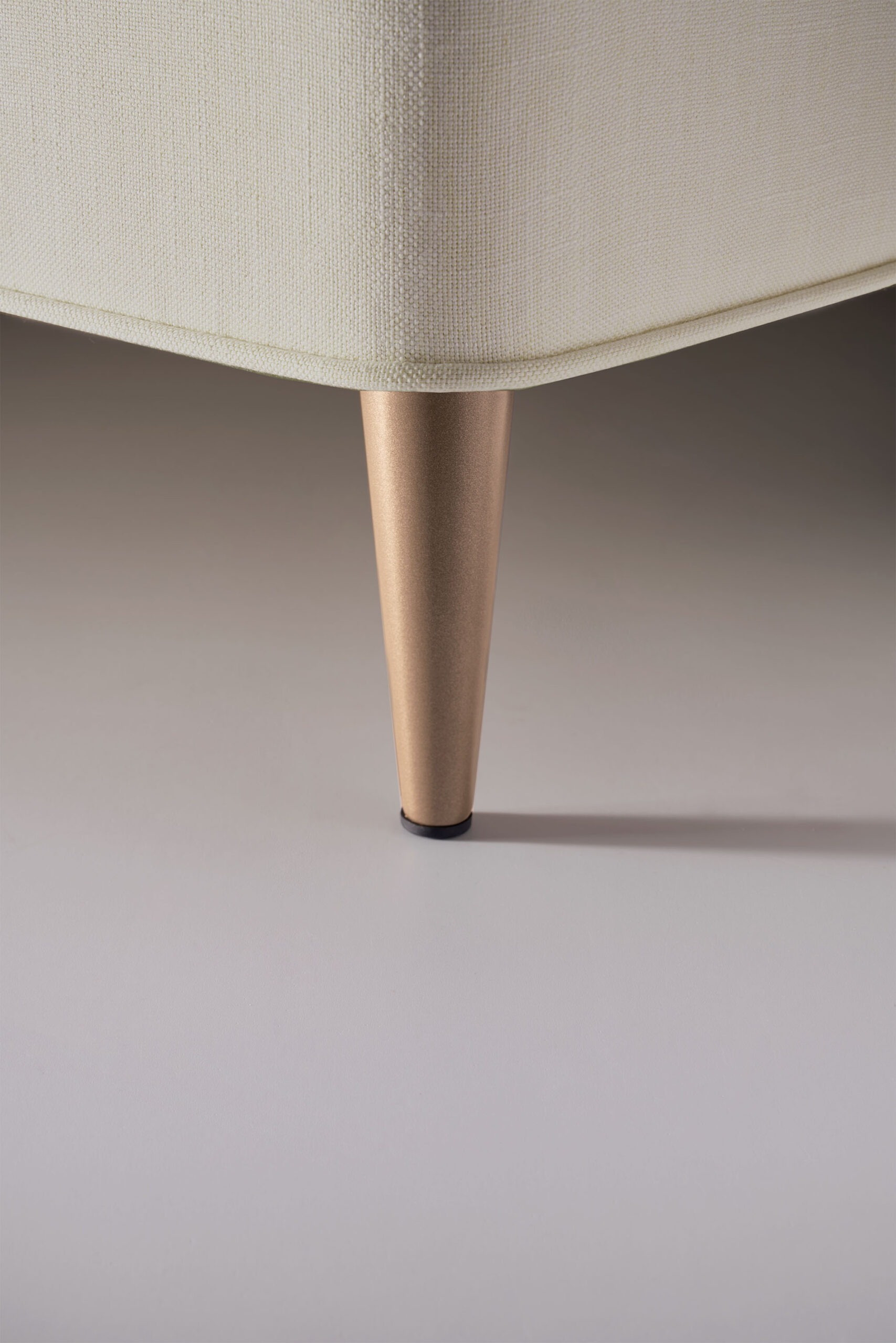 L16 Metal Leg