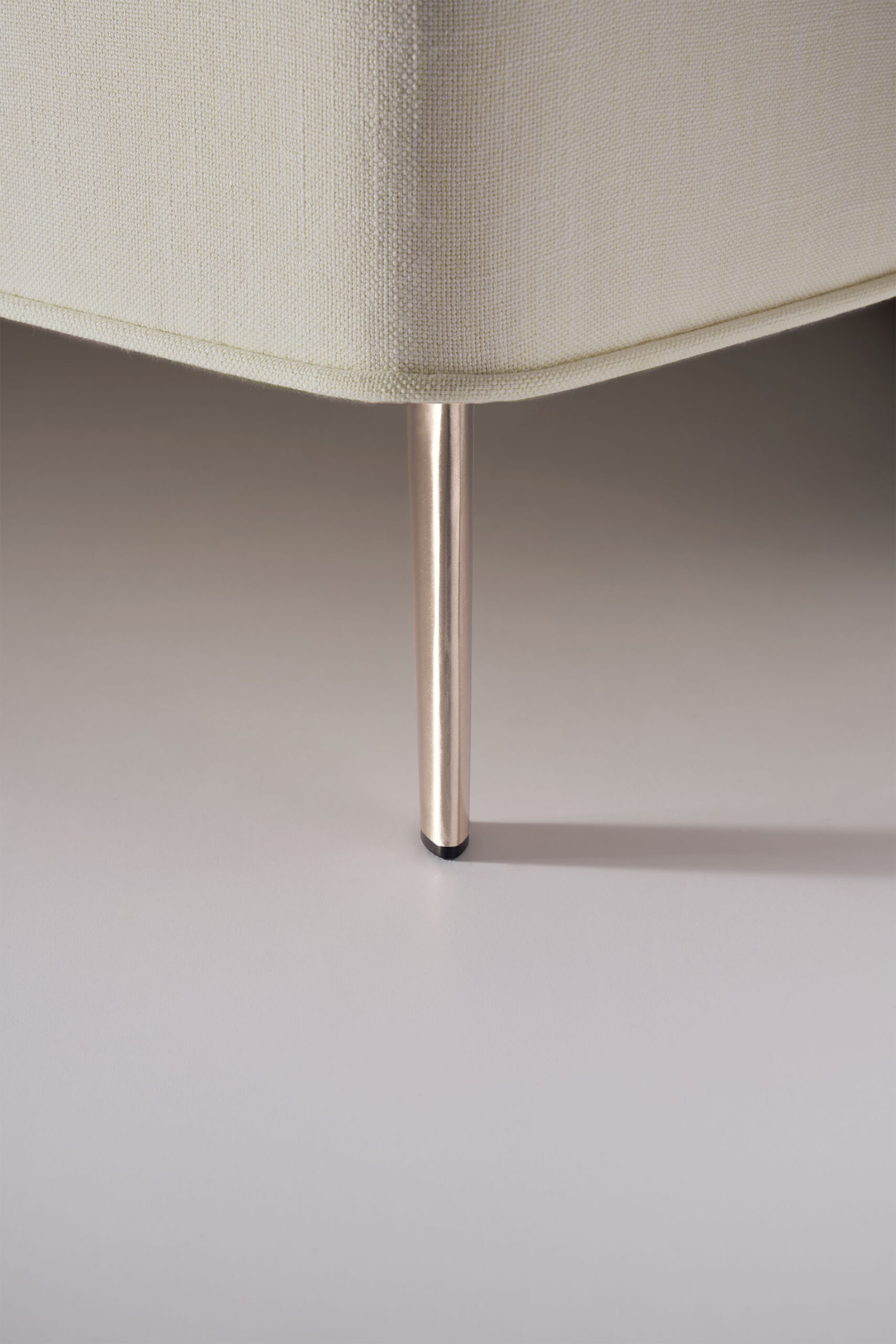 L9 Metal Leg